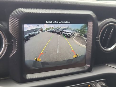 Certified 2019 Jeep Wrangler Unlimited Sahara AWD/4WD image 27