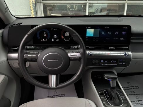 Used 2025 Hyundai Kona SEL FWD image 14