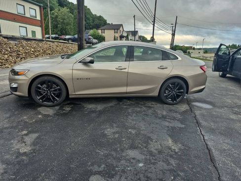 Used 2025 Chevrolet Malibu LT w/ Sport Edition FWD image 4