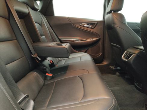 Used 2018 Chevrolet Malibu LT w/ Leather Package FWD image 19