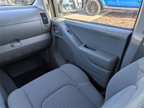 Used 2019 Nissan Frontier SV image 18