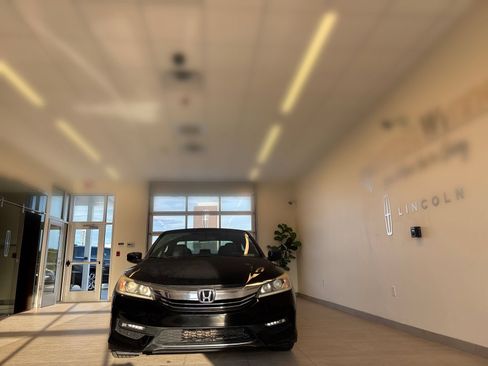 Used 2016 Honda Accord Sport image 5