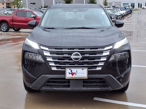 Used 2025 Nissan Rogue SV image 4