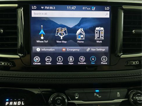 Used 2018 Chrysler Pacifica Limited FWD image 35