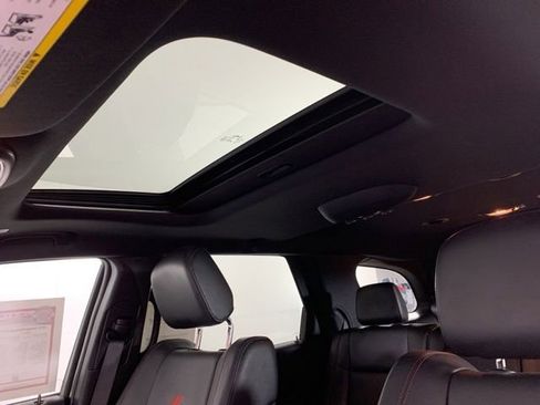 Used 2025 Dodge Durango R/T AWD/4WD image 3