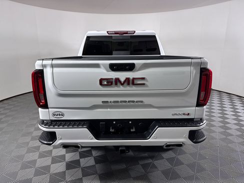 Used 2024 GMC Sierra 1500 AT4 w/ Technology Package image 9