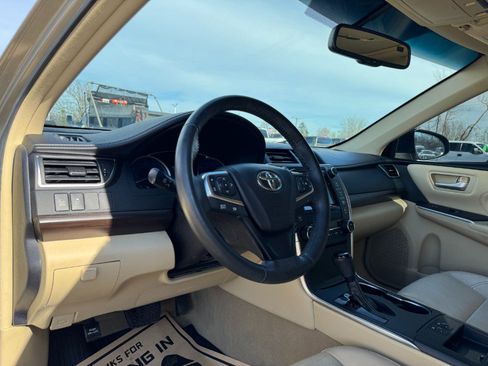 Used 2017 Toyota Camry XLE w/ Moonroof Package image 14