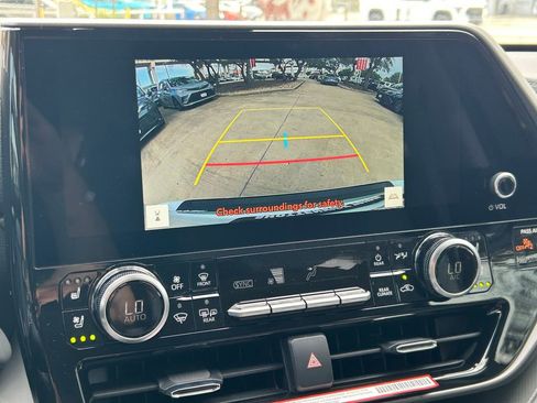 Used 2026 Toyota Highlander Limited image 39