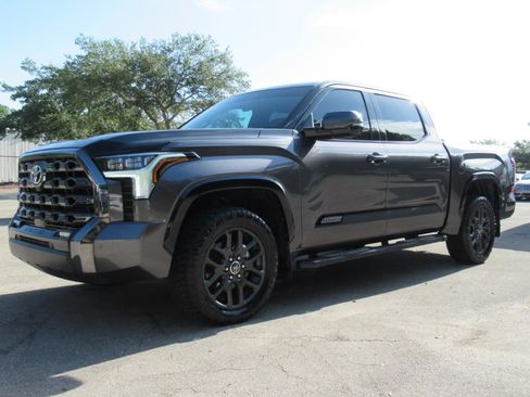 Used 2023 Toyota Tundra Platinum AWD/4WD image 3