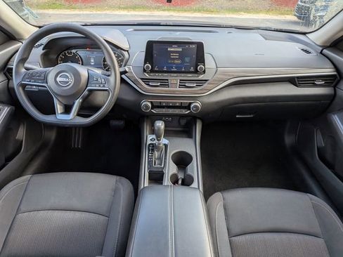 Used 2025 Nissan Altima 2.5 SV image 14