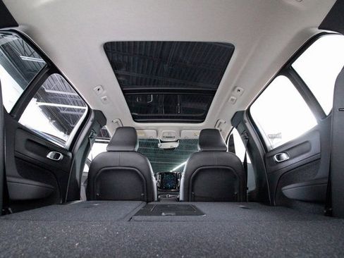 Certified 2025 Volvo XC40 B5 Plus image 42