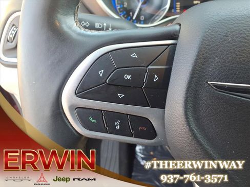 Used 2018 Chrysler Pacifica Touring-L image 21