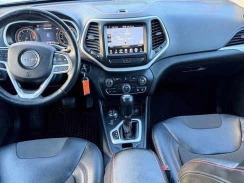 Used 2017 Jeep Cherokee Trailhawk w/ Cold Weather Group image 27