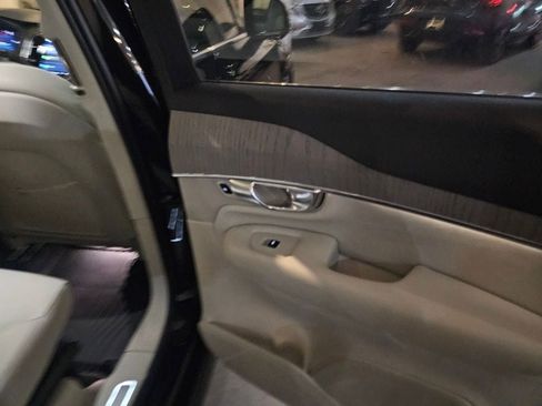 Certified 2025 Volvo XC90 B6 Plus image 10