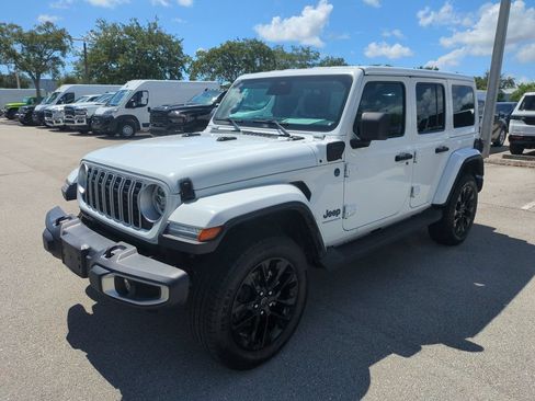 Used 2025 Jeep Wrangler Unlimited Sahara AWD/4WD image 10