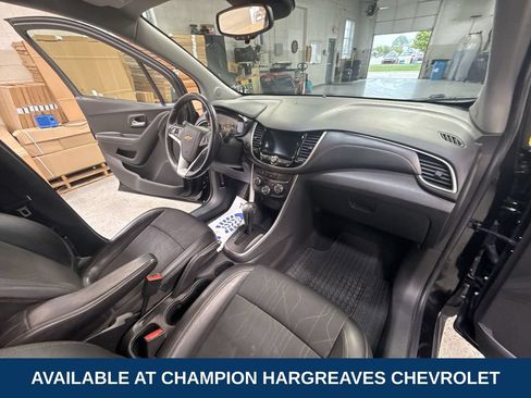 Used 2020 Chevrolet Trax LT w/ LT Convenience Package FWD image 37