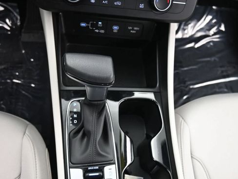 Certified 2025 Hyundai Tucson SE FWD image 19