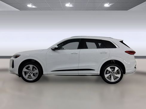 Used 2025 Audi Q5 Premium Plus w/ Premium Plus image 2