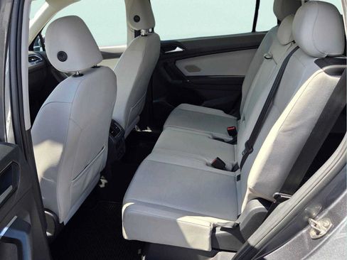 Used 2018 Volkswagen Tiguan SE FWD image 11