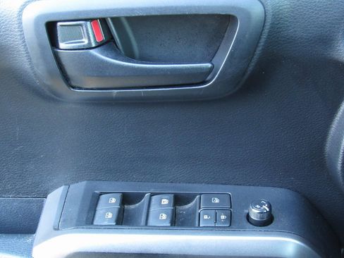 Certified 2019 Toyota Tacoma SR5 image 33