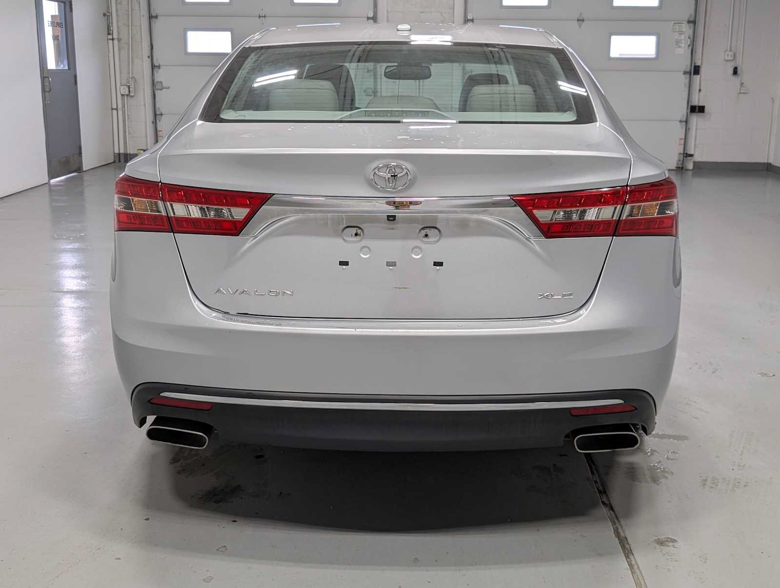 Used 2017 Toyota Avalon XLE Premium w/ All Weather Liner Package FWD image 9