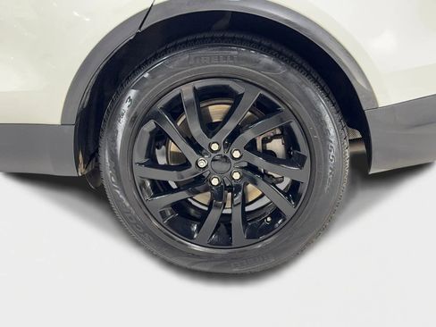 Used 2019 Land Rover Discovery HSE image 32