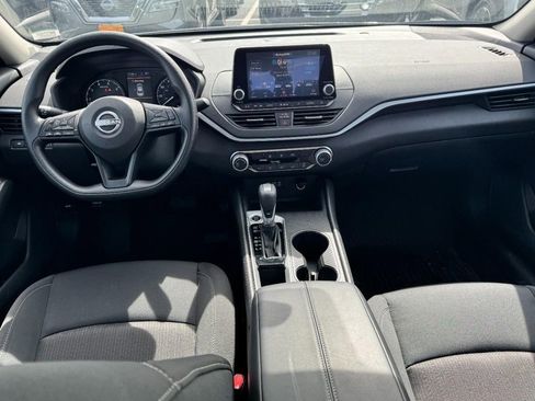 Used 2025 Nissan Altima 2.5 S image 11