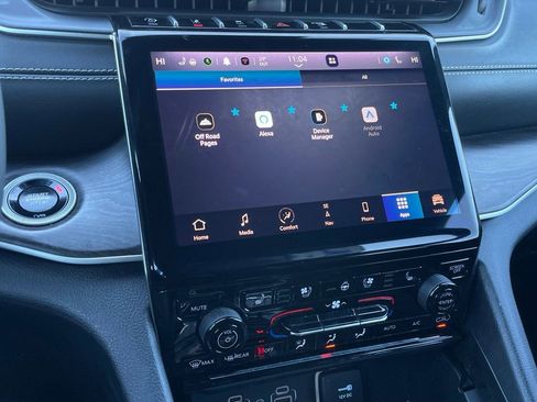 Used 2024 Jeep Grand Cherokee L Limited w/ Luxury Tech Group II image 17