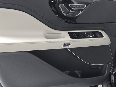 New 2026 Lincoln Aviator AWD image 23