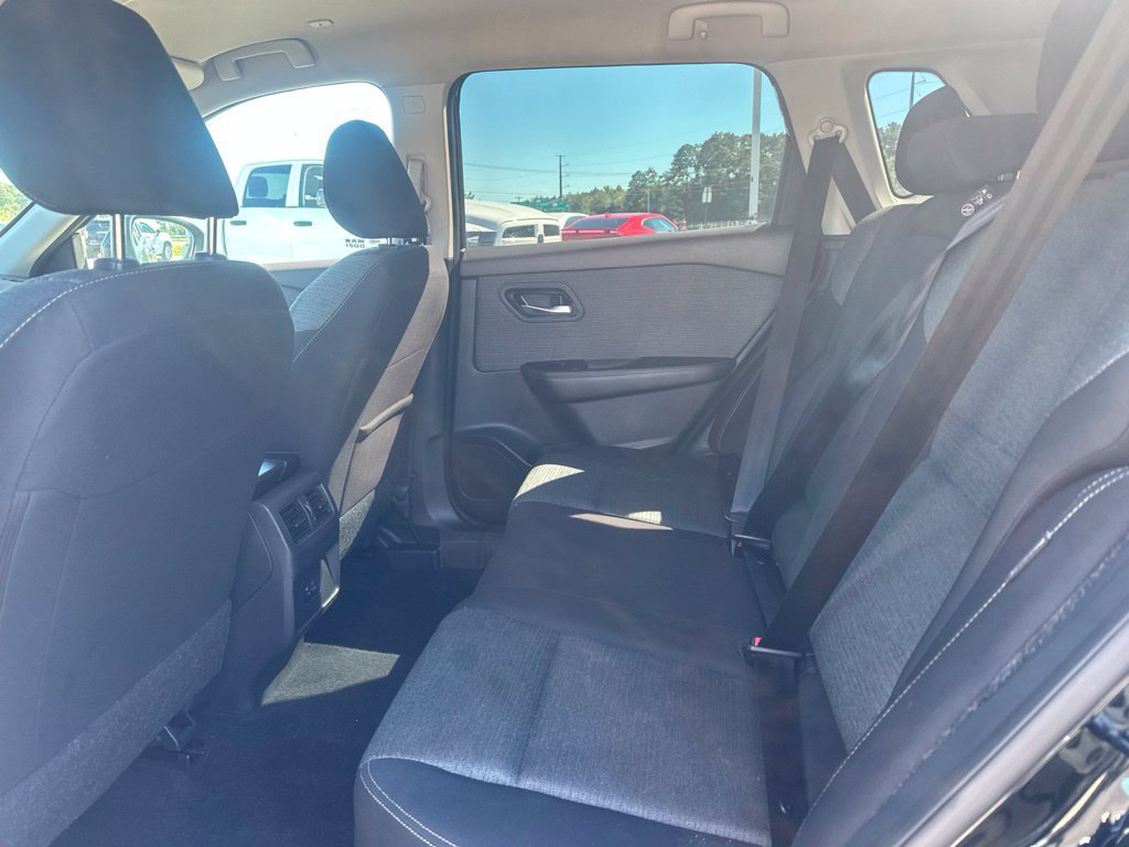 Used 2023 Nissan Rogue SV FWD image 11