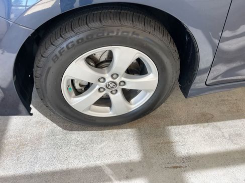 Used 2020 Toyota Sienna LE w/ Carpet Mat Package FWD image 10