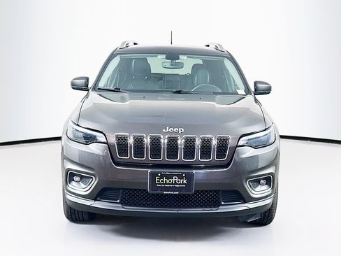 Used 2019 Jeep Cherokee Limited AWD/4WD image 2