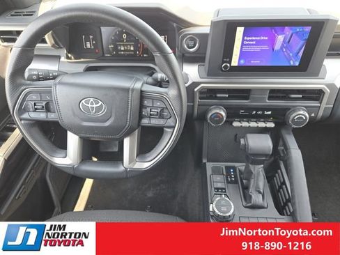 Used 2025 Toyota 4Runner SR5 AWD/4WD image 27