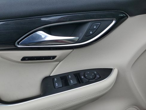 Used 2021 Buick Envision Essence w/ Technology Package I image 17