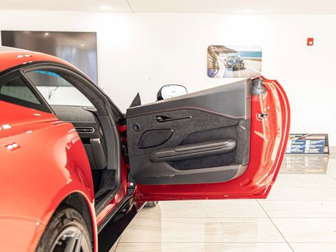 Used 2025 Aston Martin V8 Vantage Coupe image 28