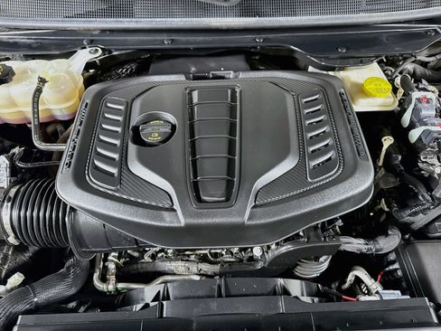 Used 2024 Jeep Wagoneer L Series II RWD image 39