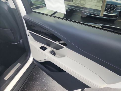 New 2026 Lincoln Nautilus Premier image 19