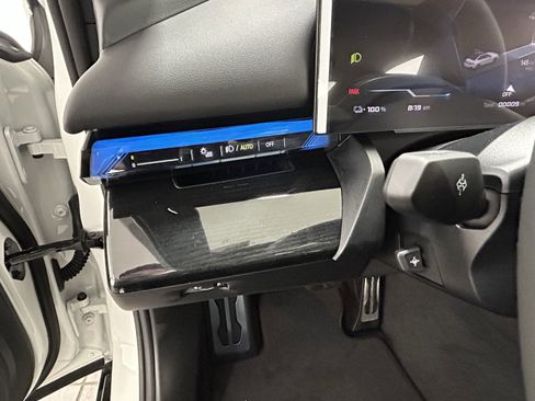 Used 2025 BMW i5 M60 w/ Premium Package image 26