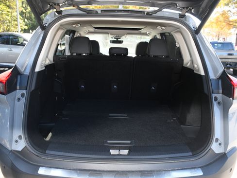 Used 2023 Nissan Rogue SL w/ SL Premium Package image 19