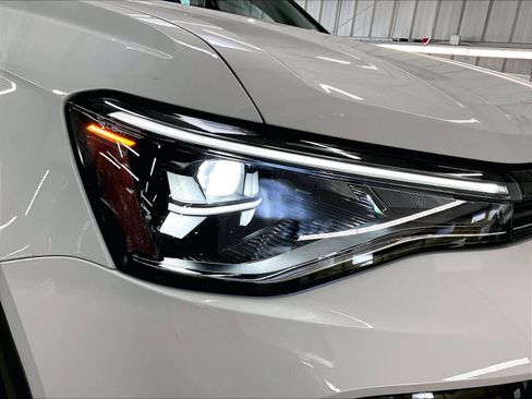 Used 2025 Volkswagen Taos SE w/ Panoramic Sunroof Package image 30