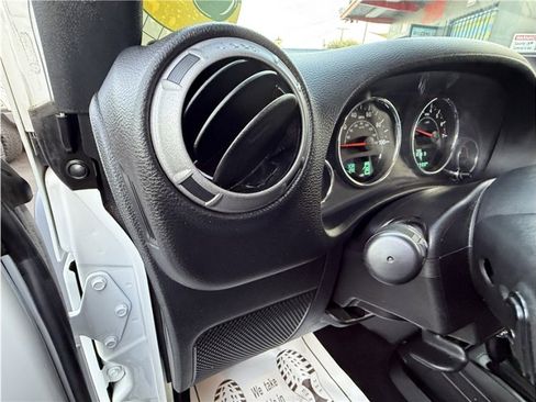 Used 2017 Jeep Wrangler Sport image 30