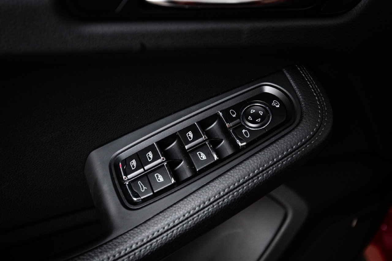 Certified 2026 Porsche Macan AWD/4WD image 21