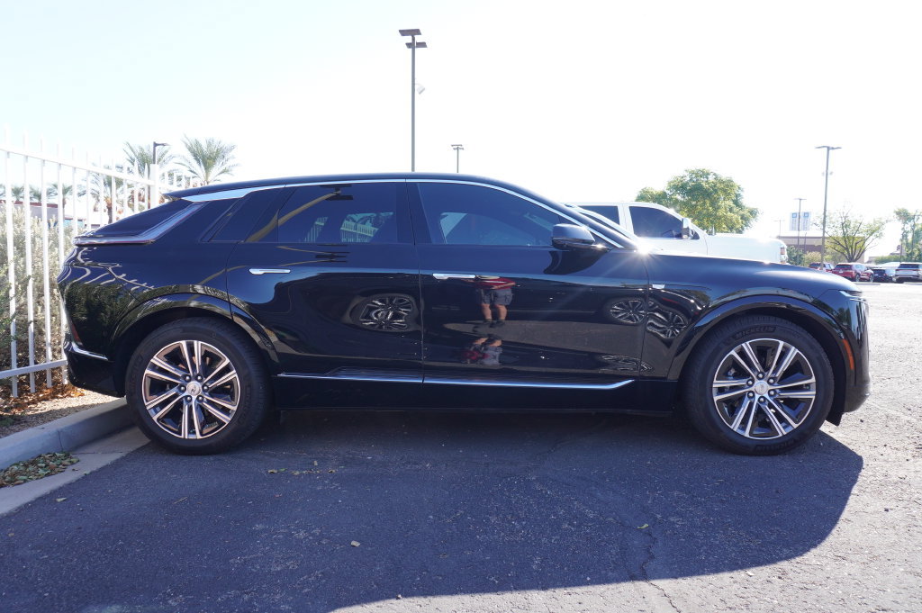 Used 2024 Cadillac Lyriq Luxury AWD/4WD image 4