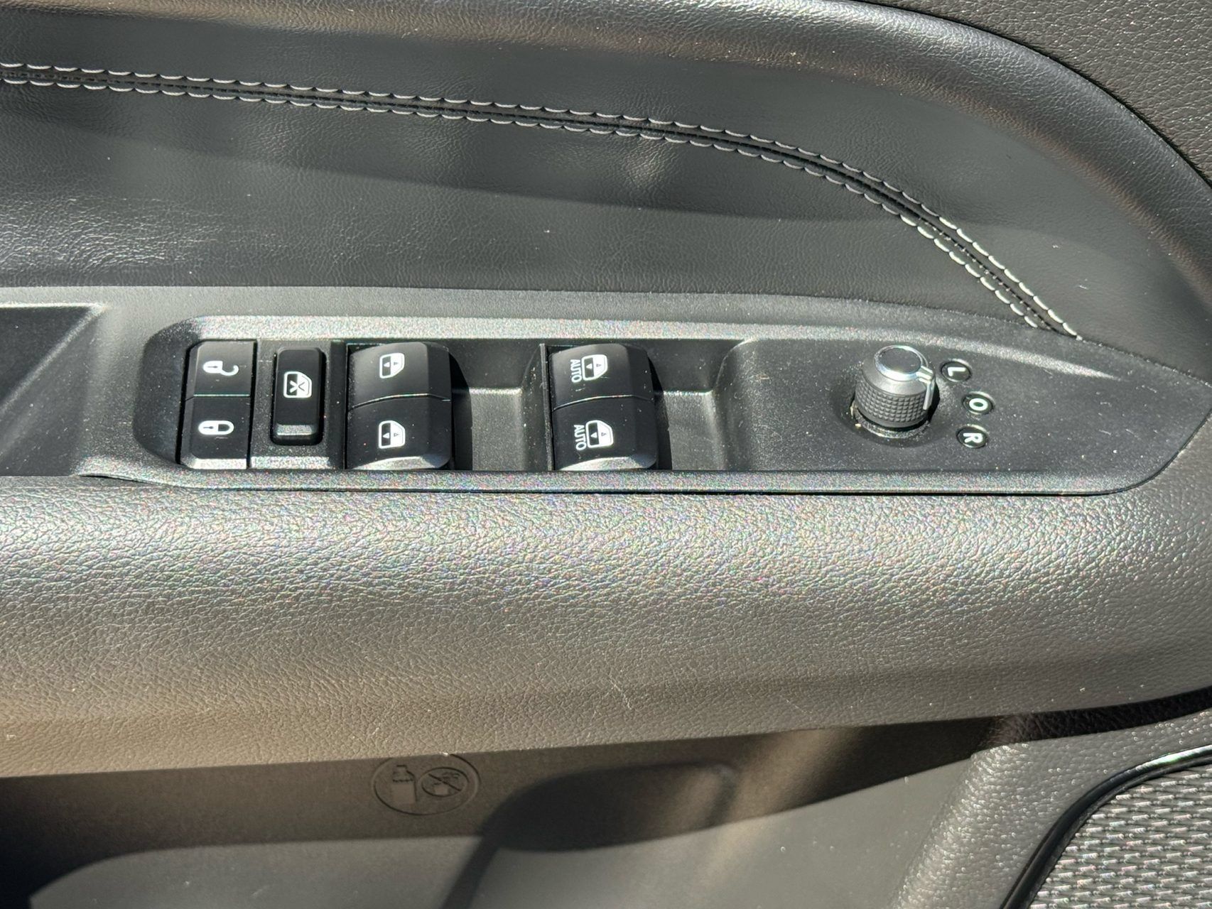 Used 2024 Jeep Compass Latitude w/ Sun and Sound Group AWD/4WD image 27