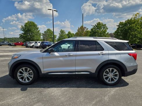 Used 2022 Ford Explorer Limited w/ Equipment Group 301A image 10