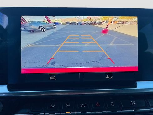 Used 2022 Chevrolet Silverado 1500 LT image 13