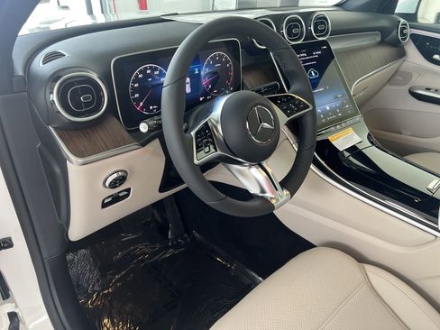 Certified 2025 Mercedes-Benz GLC 300 image 17