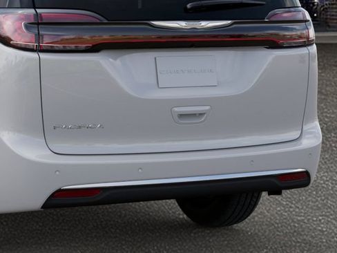 New 2026 Chrysler Pacifica Select image 13