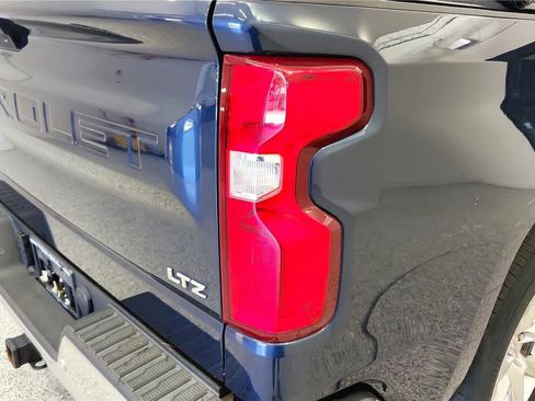 Used 2019 Chevrolet Silverado 1500 LTZ AWD/4WD image 15