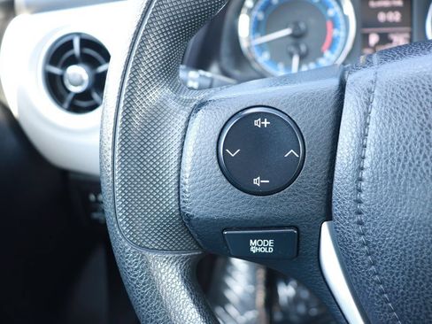 Used 2017 Toyota Corolla LE w/ Carpet Mat Package (TMS) FWD image 22